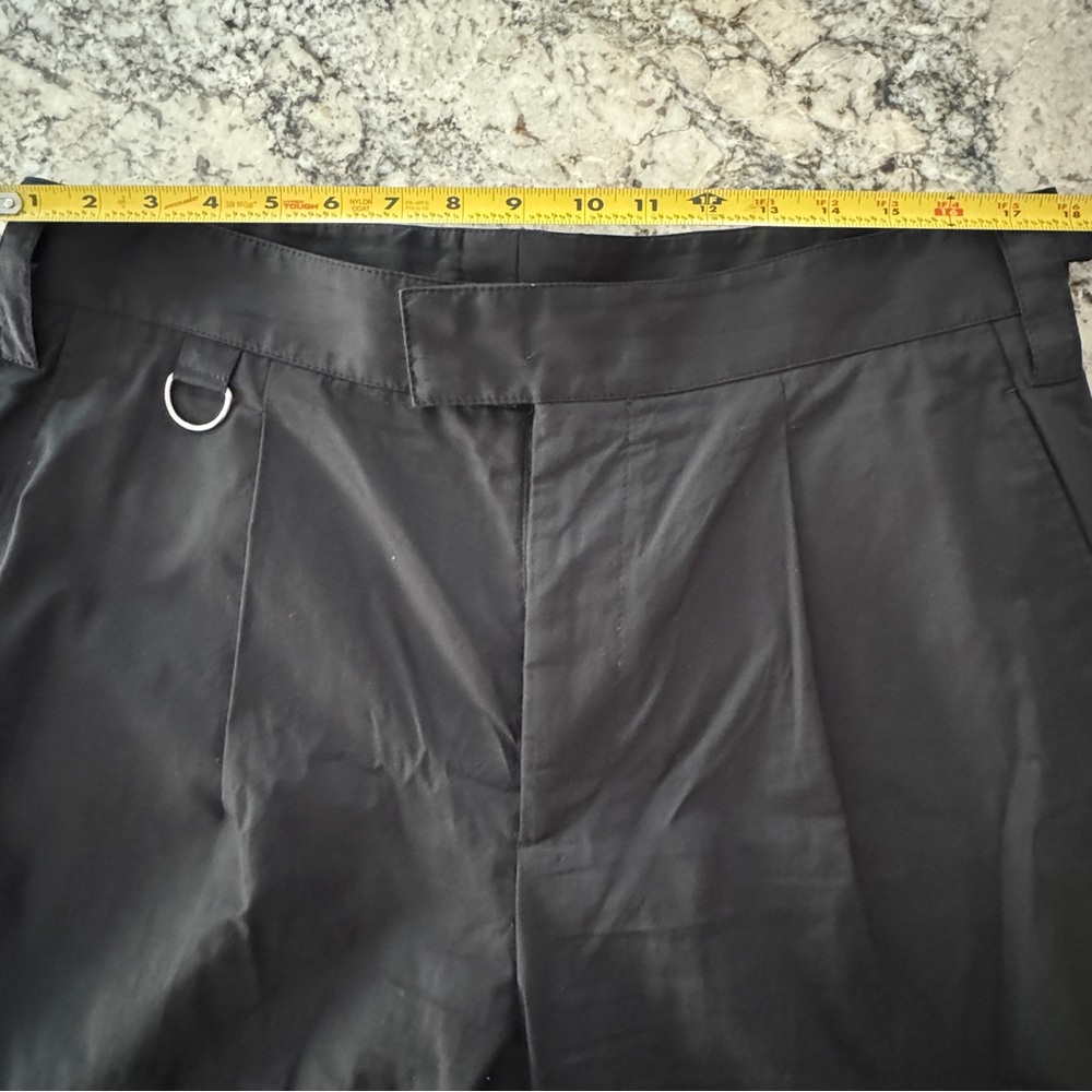 Stella McCartney Black Flat-Front Men’s Shorts with D-Ring - Picture 5 of 8
